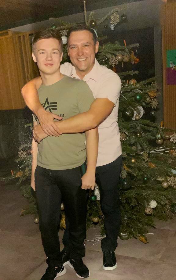    Юрий Шатунов с сыном Дэннисом, фото соцсети редакция RTWeek