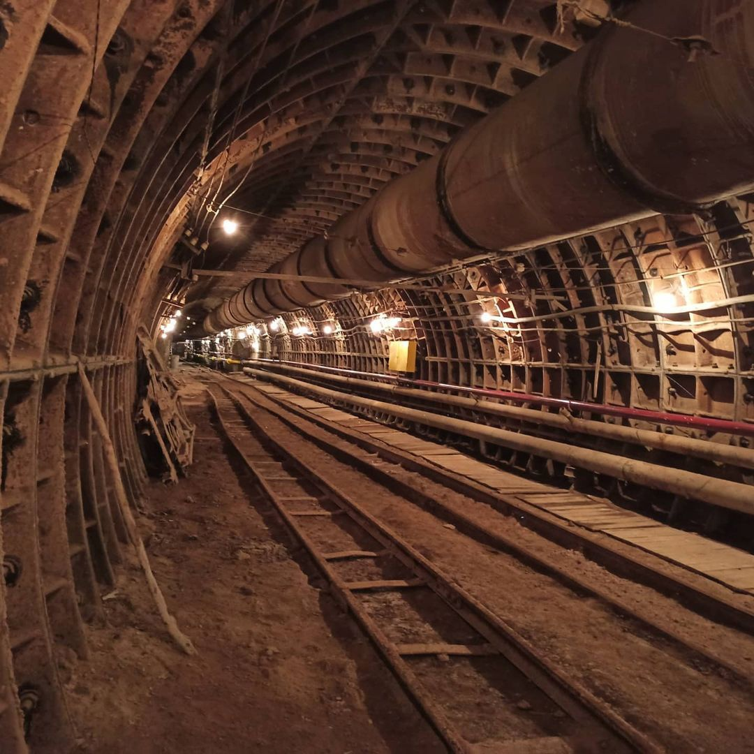 Станция суворовская московского метрополитена. Кольцевая линия Суворовская. Суворовская (станция метро, Москва). Станции «Суворовская» кольцевой линии метро.