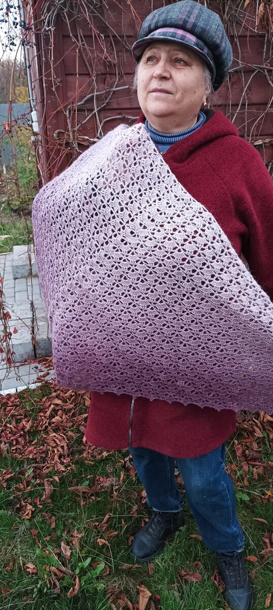 Этот платок связан крючком, МК брала из группы в контакте.