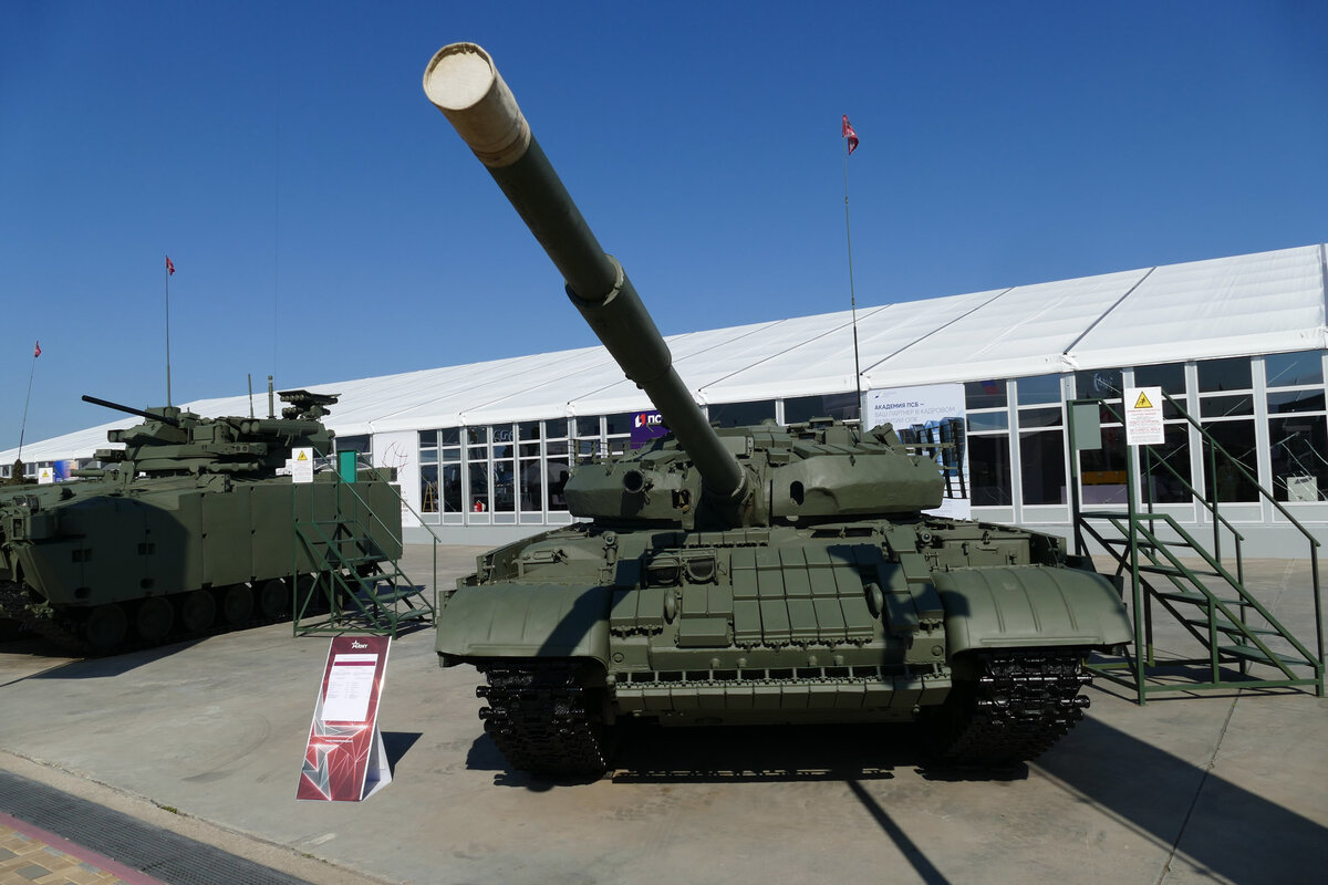 Т-62М с установкой динамической защиты, форум Армия-2023.
