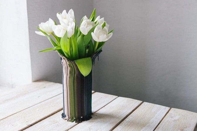 Видео по изготовлению вазы из пластиковых бутылок и бумажных цветов «Дарю цветы»