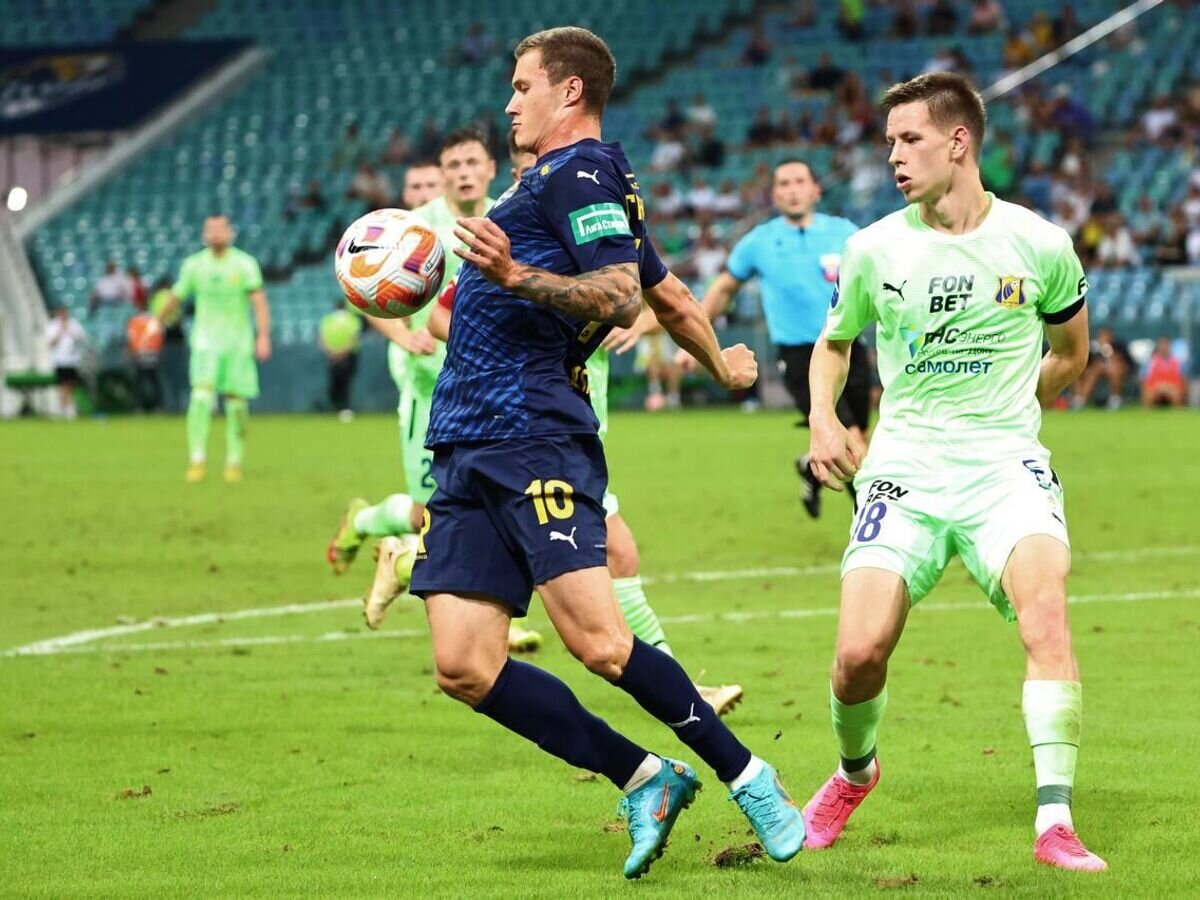    Игровой момент в матче "Сочи" - "Ростов"