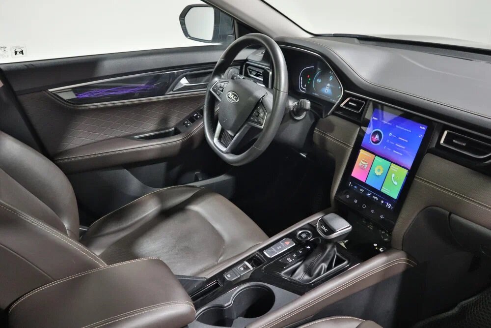 В богатой версии салон выглядит презентабельно.