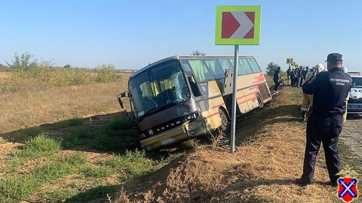    Автобус из Саратова вылетел в кювет после удара в маршрутку под ВолгоградомНовости Саратова и области – Сетевое издание «Репортер64»