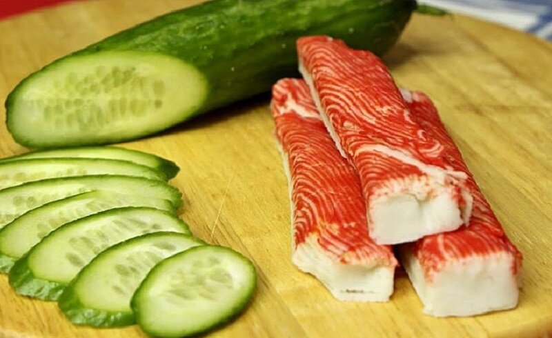 Нежный салат с крабовыми палочками на каждый день