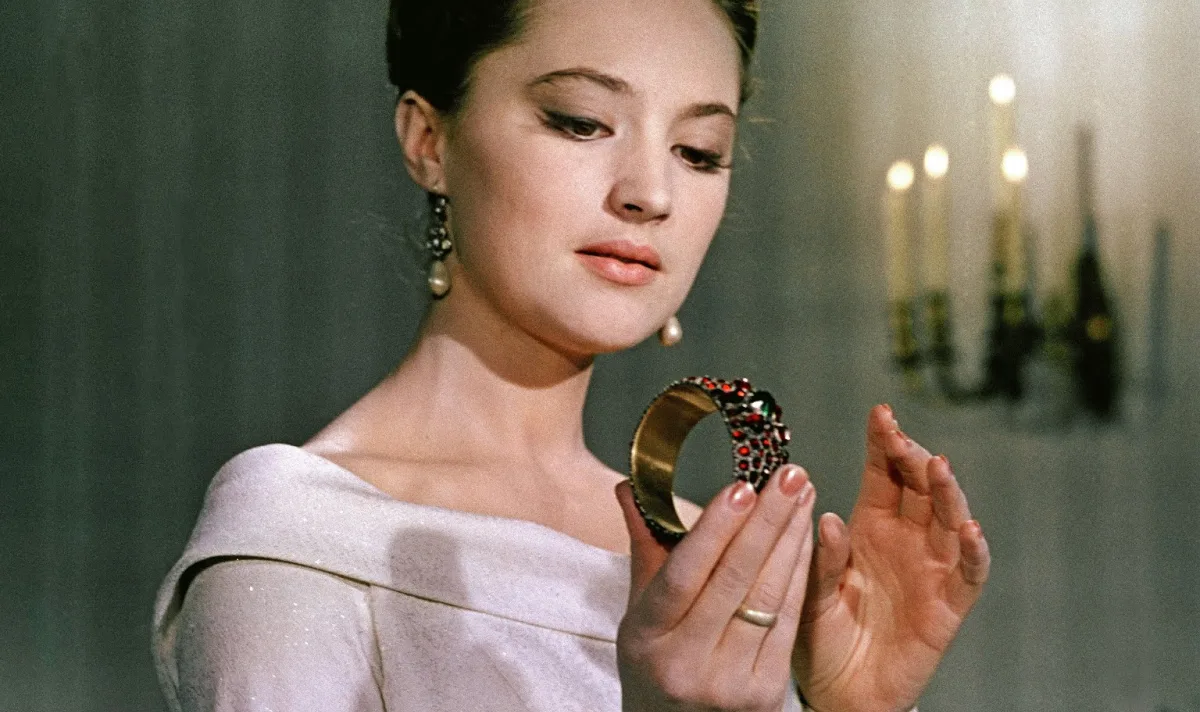 Кадр из фильма "Гранатовый браслет" (1964)