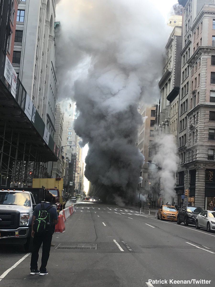 автор фотографии в нижнем правом углу
