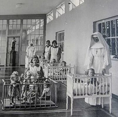 Воспитанием сирот и подкидышей занимались раньше в монастырях.