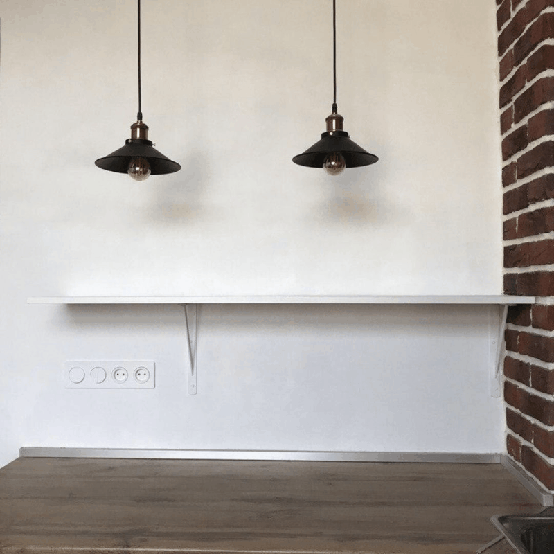 Волшебным образом появиляется из ничего полка на кухне. Магия, не иначе.