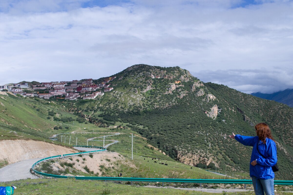 Вид на монастырь Ганден, 2011