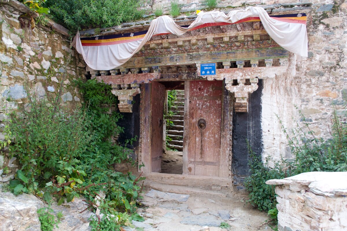 Сохранившиеся   древниефрагменты монастыря