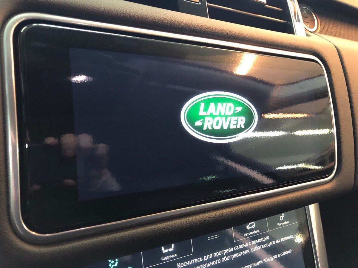 Антимикробная пленка на панели управления Land Rover не повлияла на отзывчивость сенсорного экрана. 