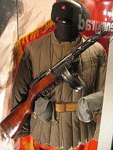ППШ-41 и часть обмундирования советского солдата