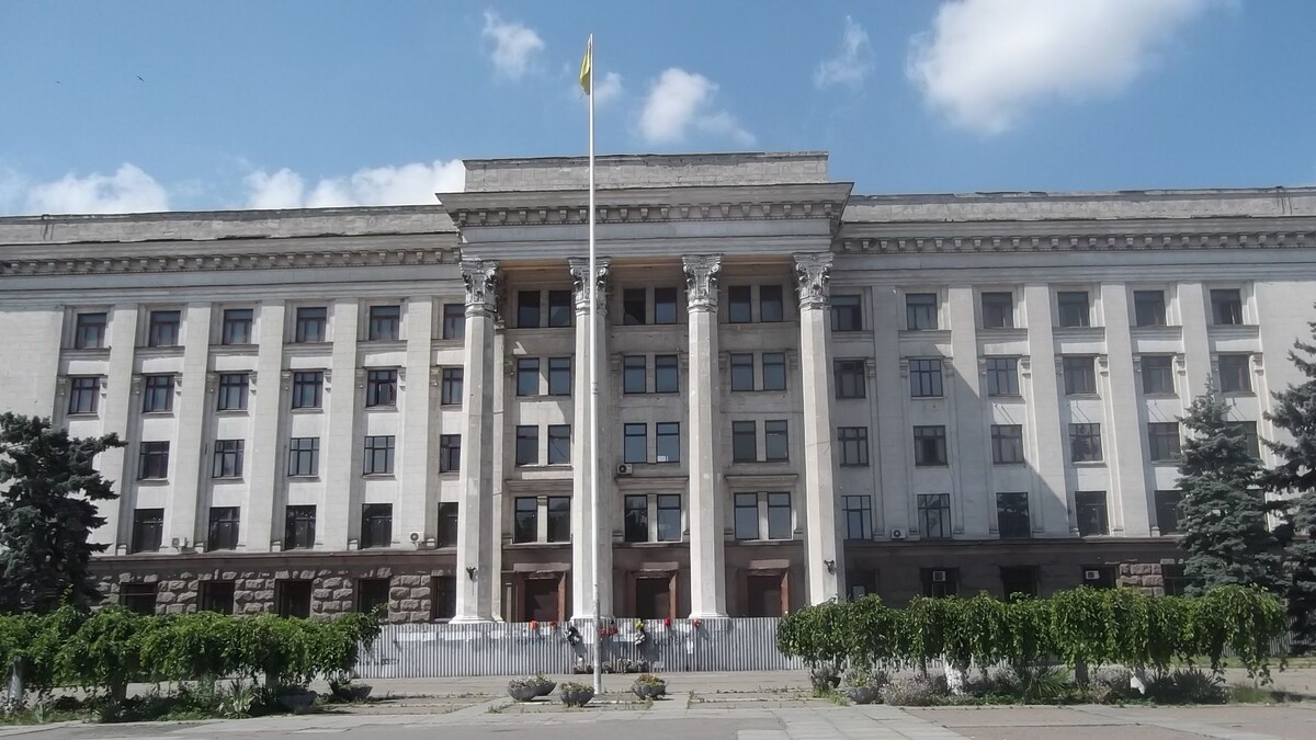 Траурное место Одессы. Дом Профсоюзов. Именно здесь погибли молодые ребята, которые пытались добиться правды. Пускай земля будет им пухом. 