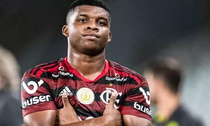 Московский "Локомотив" проявляет интерес к нападающему "Фламенго" Линкольну Корреа, сообщает Globo Esporte.