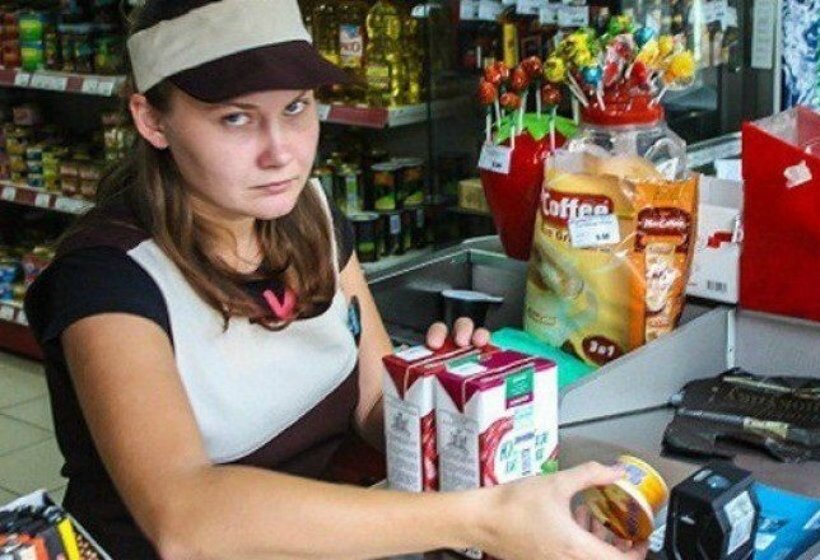 Типичный кассир в пятерочке. Изображение взято из открытых источников и использовано в качестве иллюстрации. 