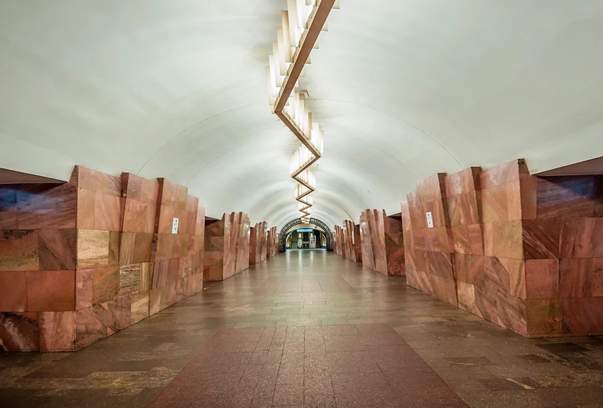 Юноша погиб после падения на рельсы в московском метро Новости Известия 05.10.20