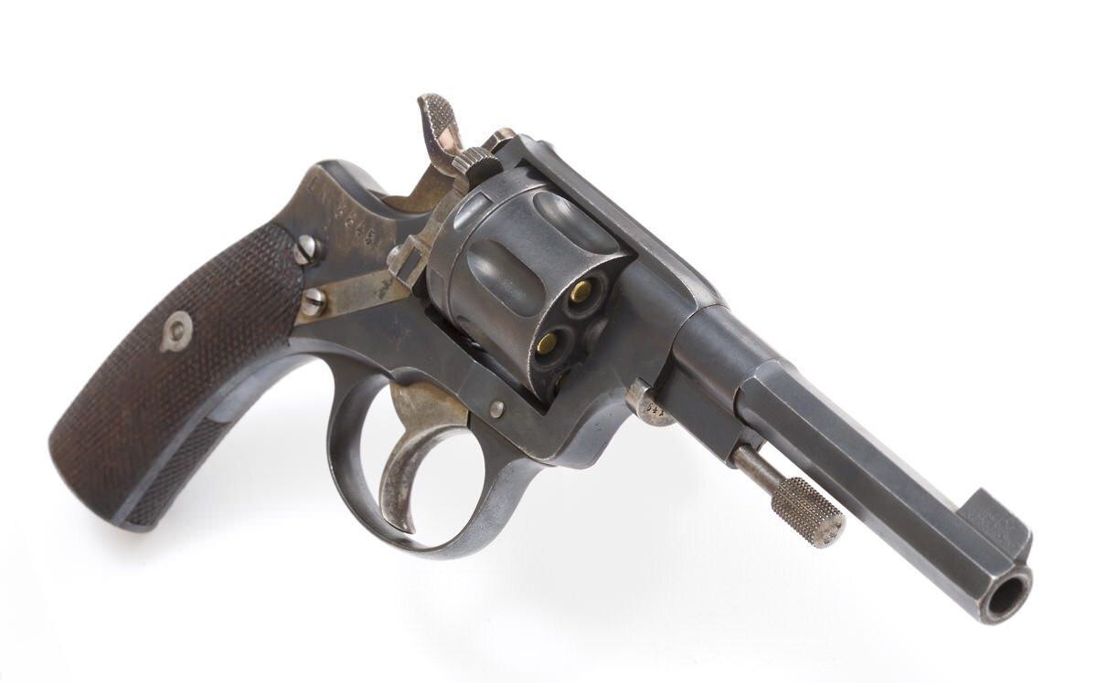 Наган это. Nagant m1893. Револьвер Наган м1910. Револьвер Nagant m1893 Norwegian. Смит-Вессон 1896.