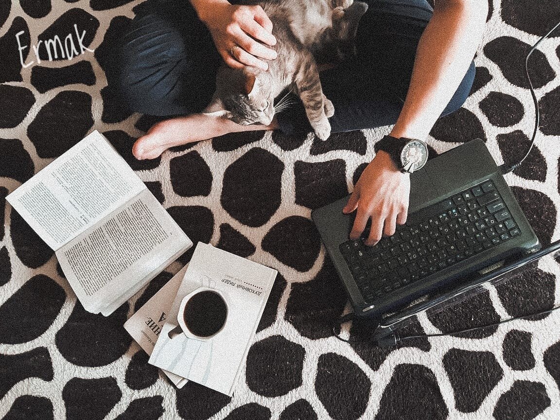 Мой маленький помощник, но отнюдь не вдохновитель.