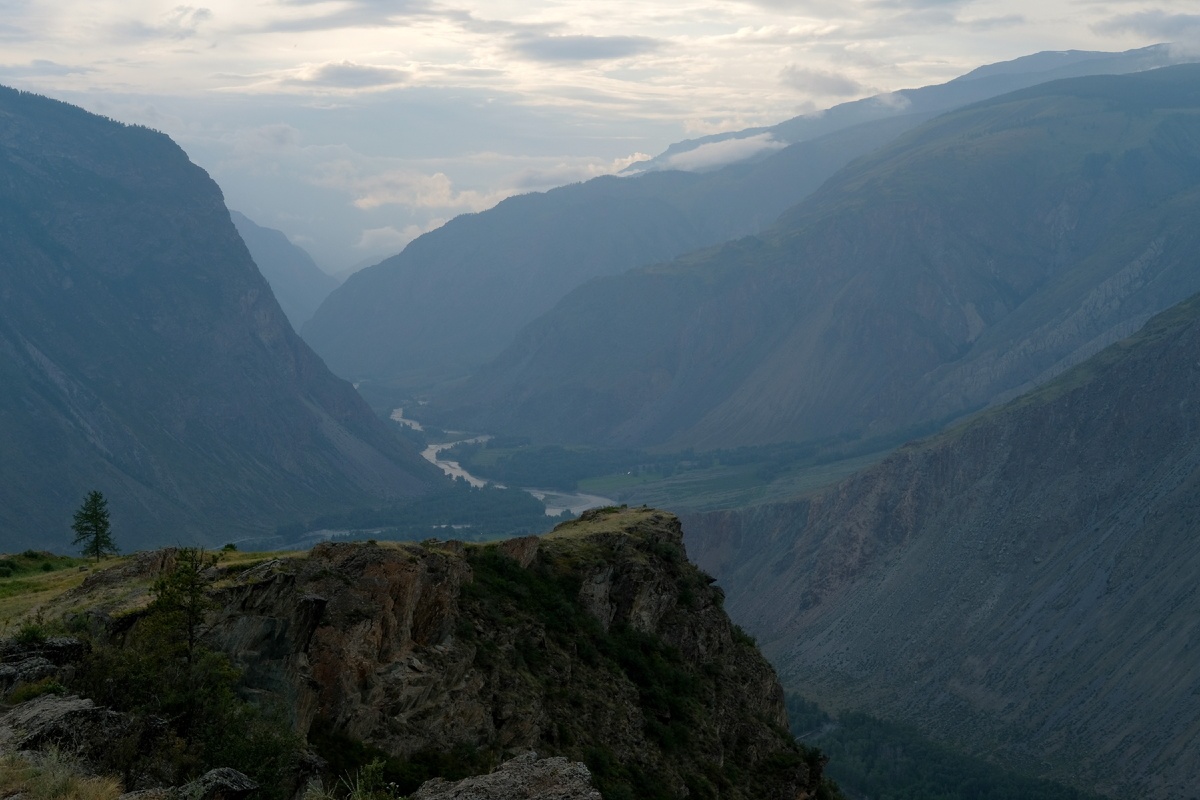 Перевал. Отсюда нам предстоял спуск вниз.