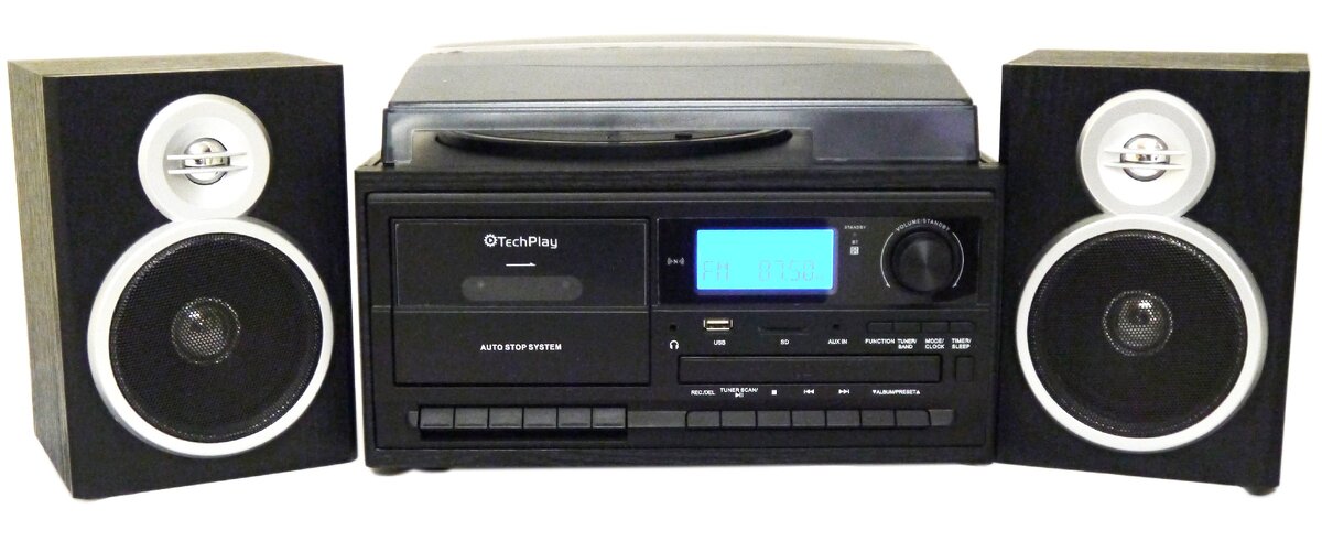 Список открывает модель, в которой есть не только кассетная дека с возможностью записи и воспроизведения, но и трехскоростной проигрыватель винила! В комплект входит даже адаптер для 45-ок. Цифровые источники сигнала представлены портом USB, слотом для SD карт и модулем Bluetooth для беспроводной передачи сигнала. Не забыты и радиослушатели – встроенный AM/FM тюнер даже имеет функцию будильника. В наличии также полнофункциональный пульт дистанционного управления. И все это за 120 долларов США!   