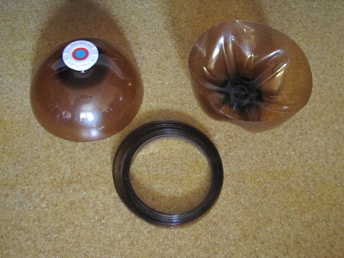 Процесс превращения бутылки в корзинку начался!