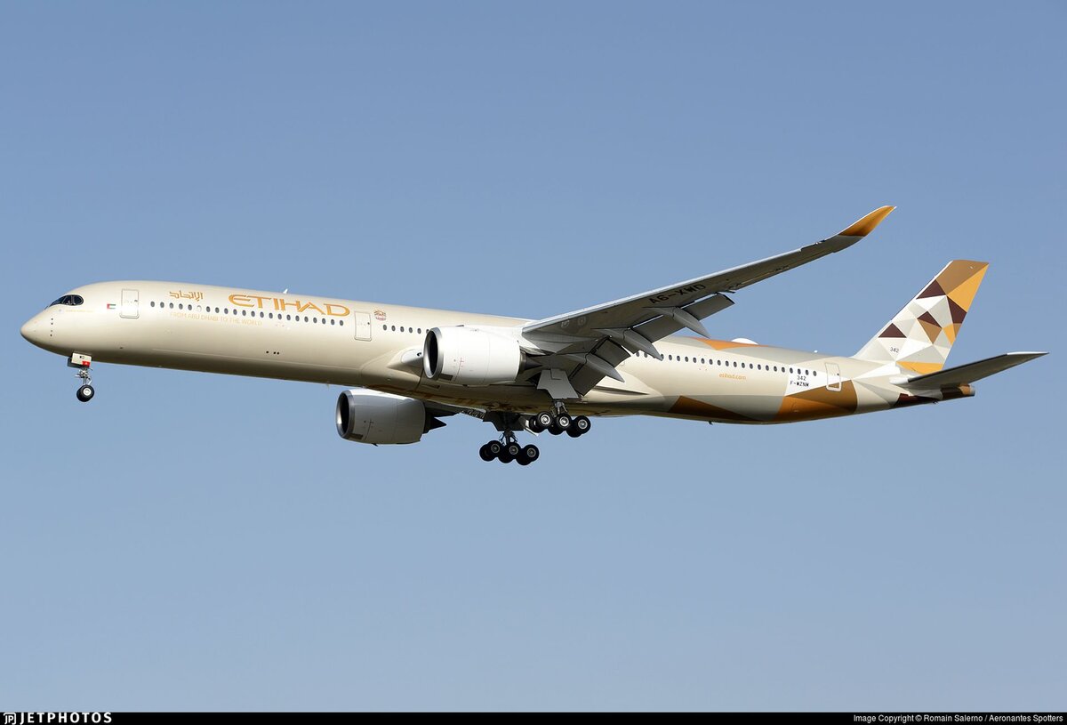 Некоторые Airbus A350-1041 для Etihad Airways были построены и уже начали летать; теперь они, вероятно, будут перекрашены в ливреи других перевозчиков