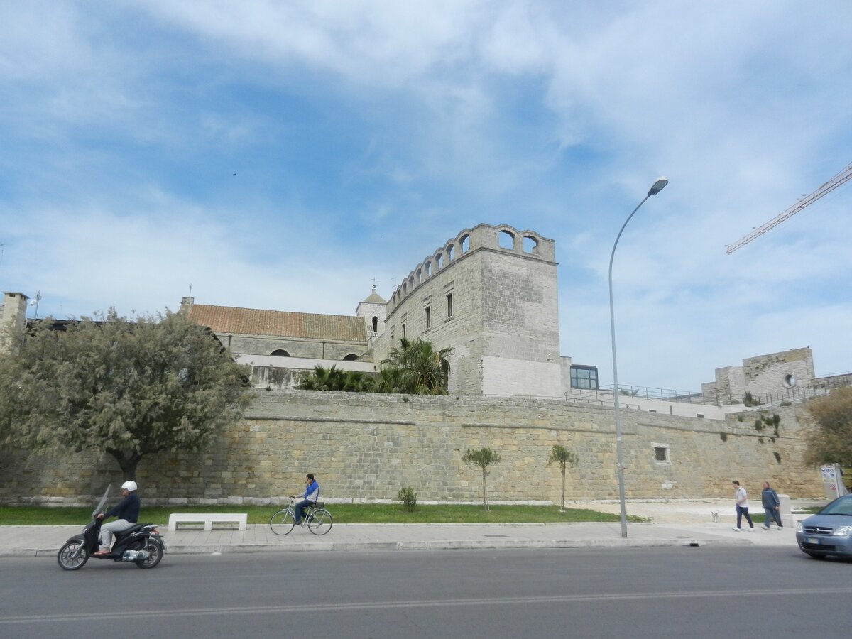 (фото автора)      За крепостными стенами находится Старый город