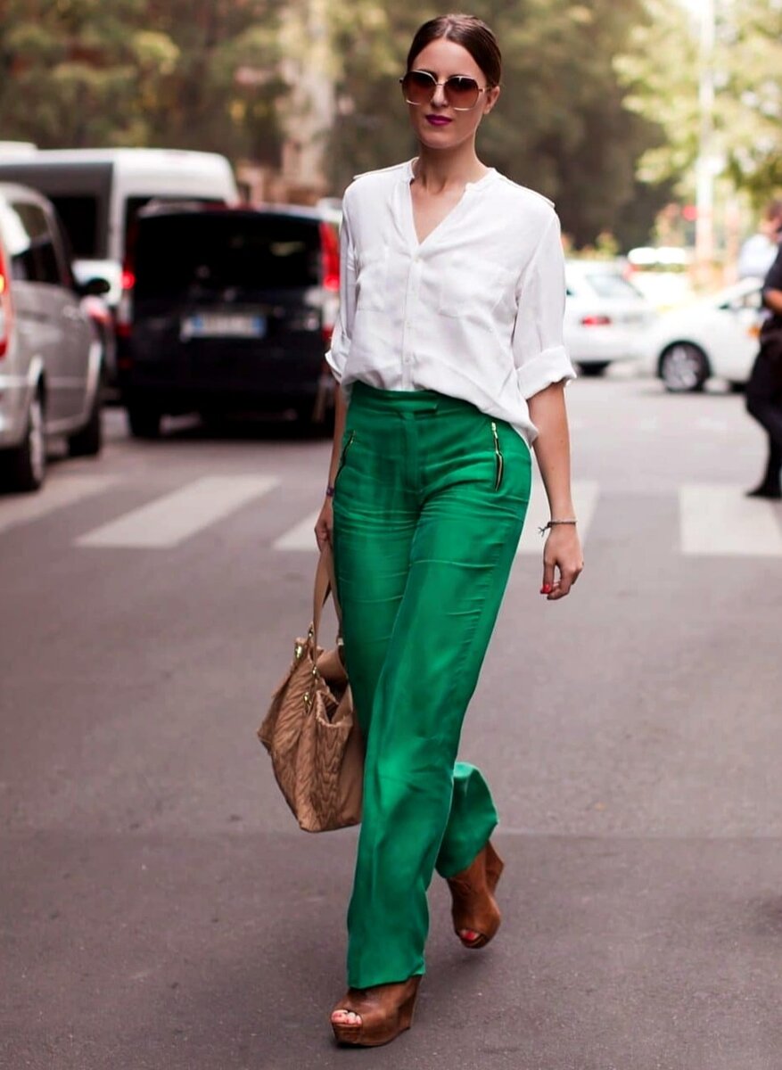 Краски лета - 8 стильных образов с яркими брюками