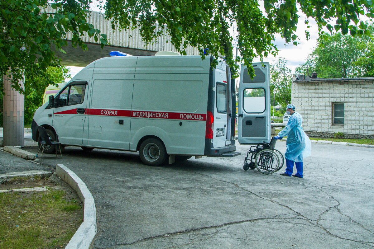 442 госпиталь витязь. Больница машина. Медбрат скорой помощи. Скорая со стационаром.