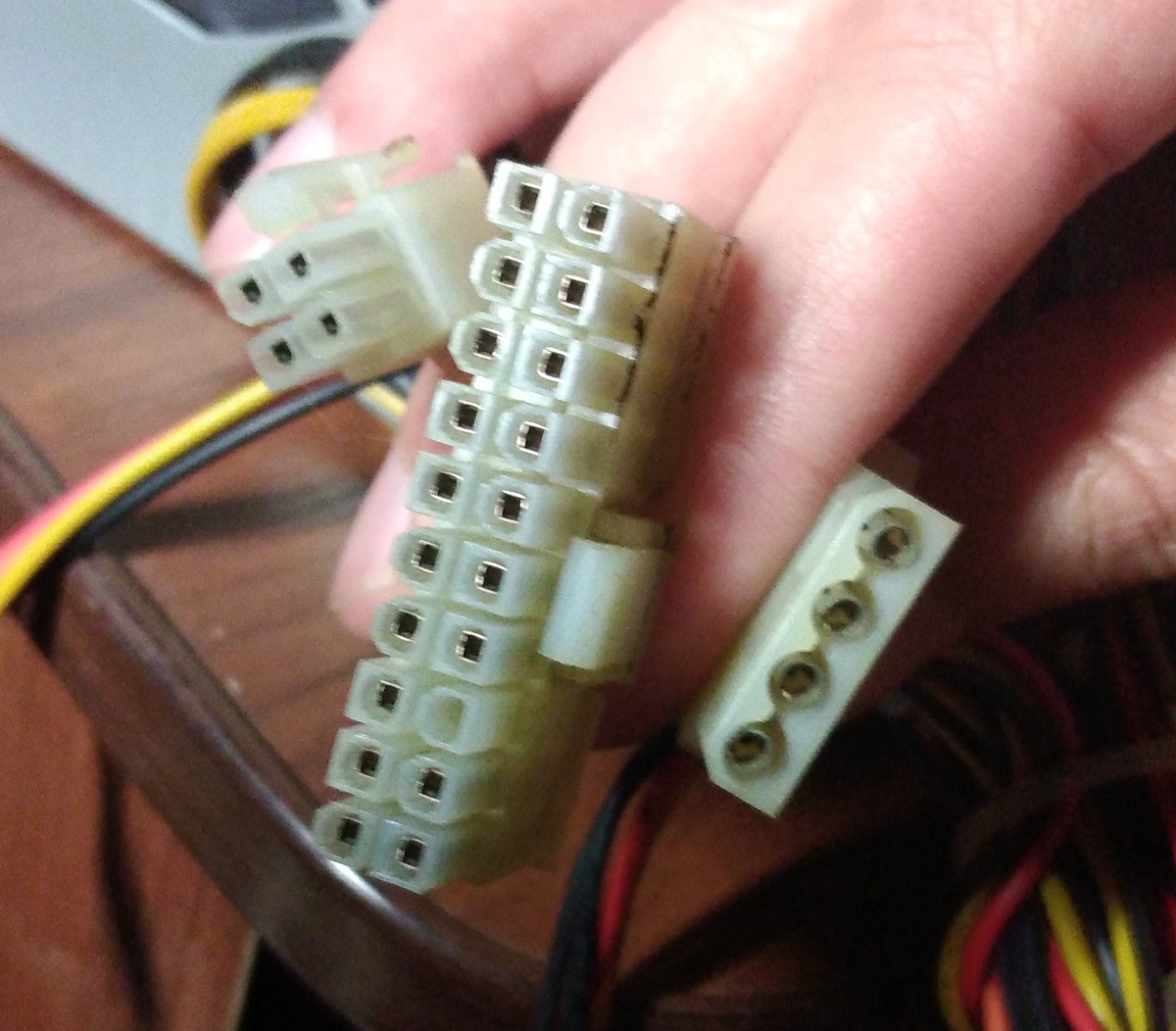 4pin, 24 pin, 4pin Molex. 