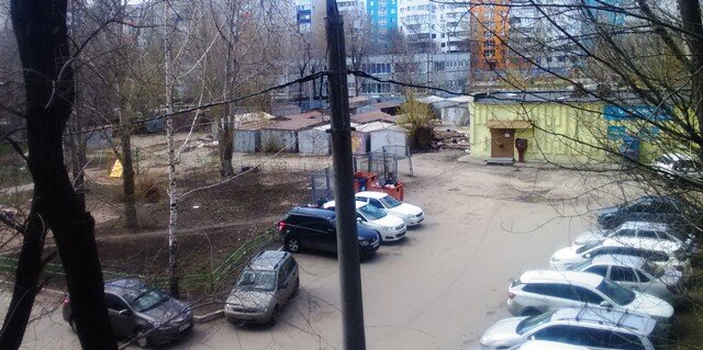 пока весна ранняя, видно как исчезают гаражи, по одному...