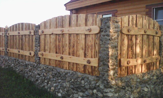 Забор из горбыля: бюджетный вариант ограды
