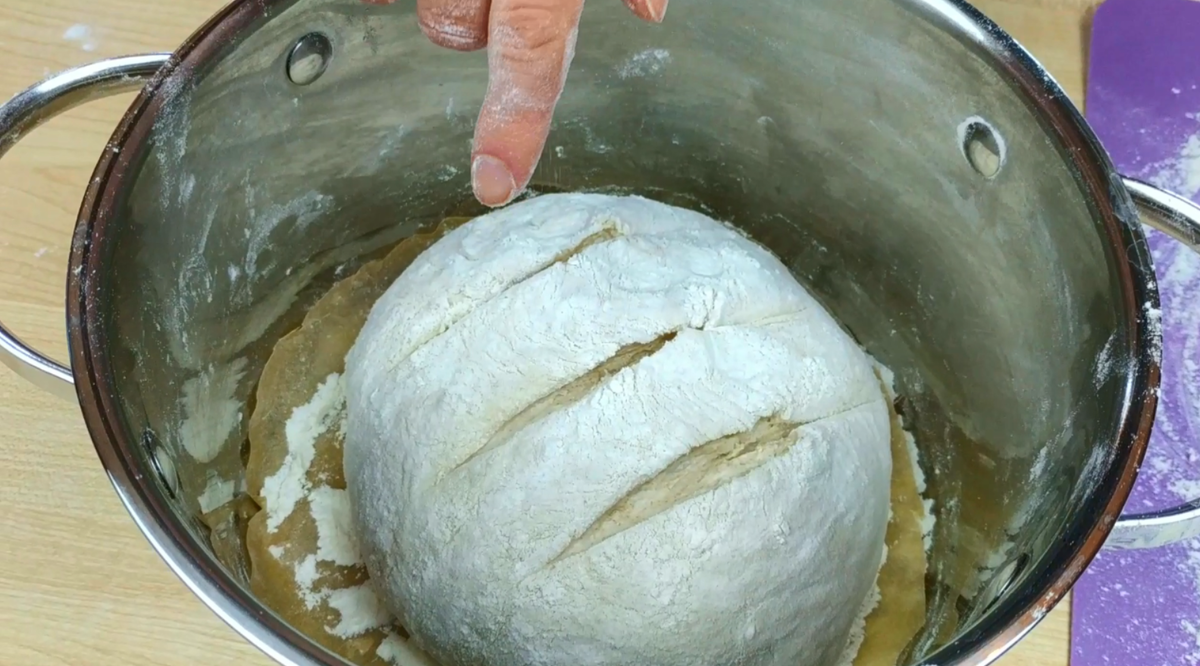 хлеб в кастрюле