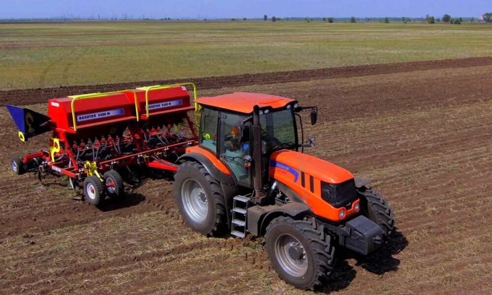 Трактор Террион АТМ-3180М  с прицепным оборудованием