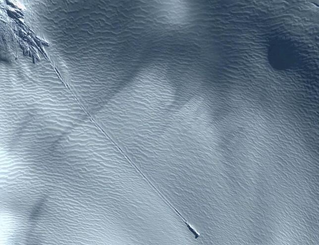 Спутниковое изображение вызвало подозрения на YouTube (Google Earth)