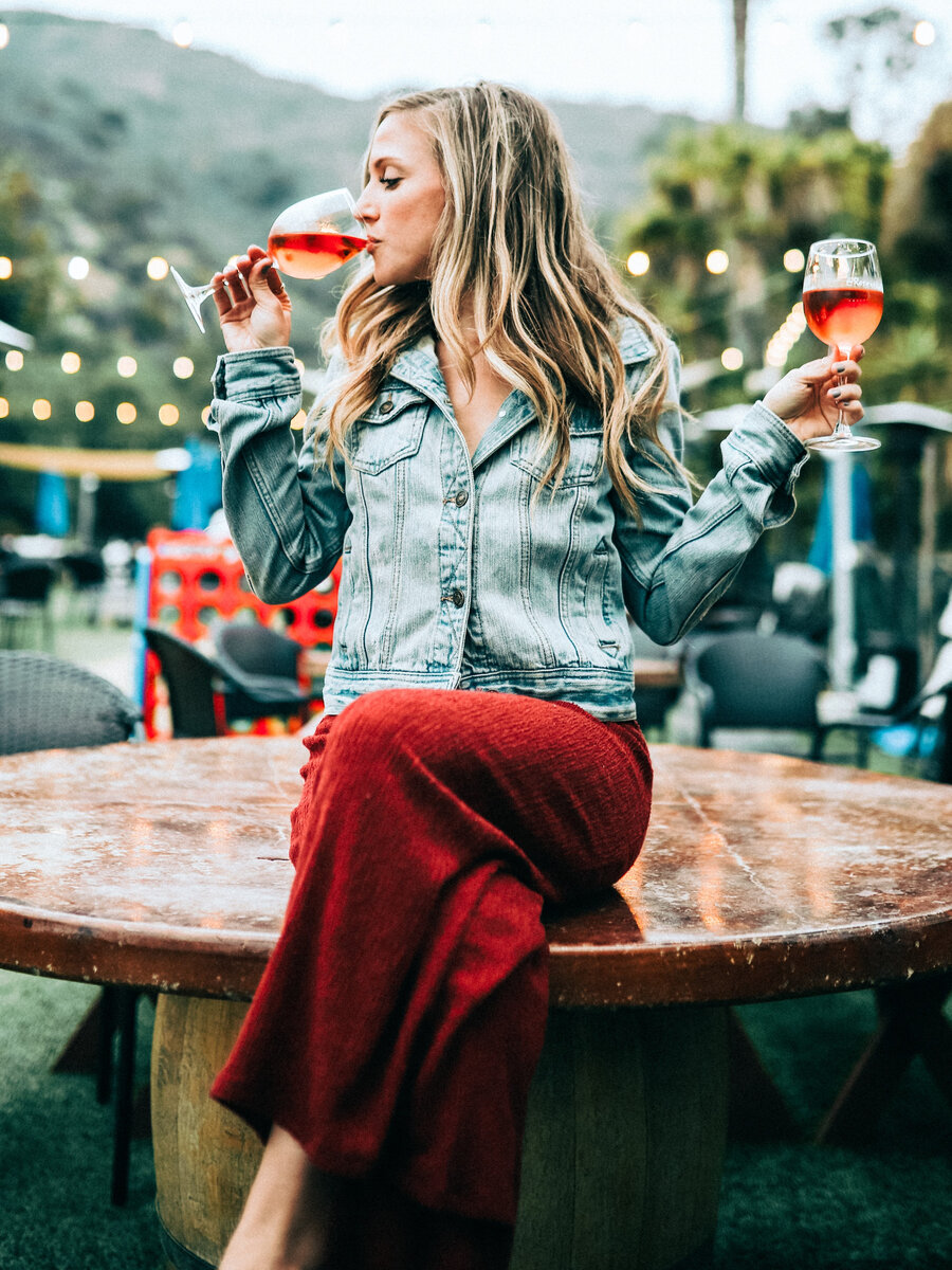 https://thewhimsicalwino.com/