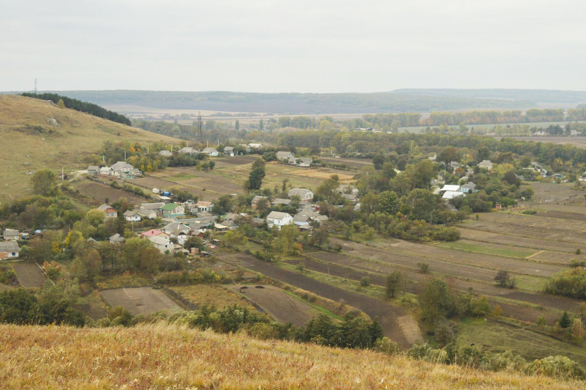 Вид на село Кутковцы Хмельницкой обл. с горы. Фото из личного архива.