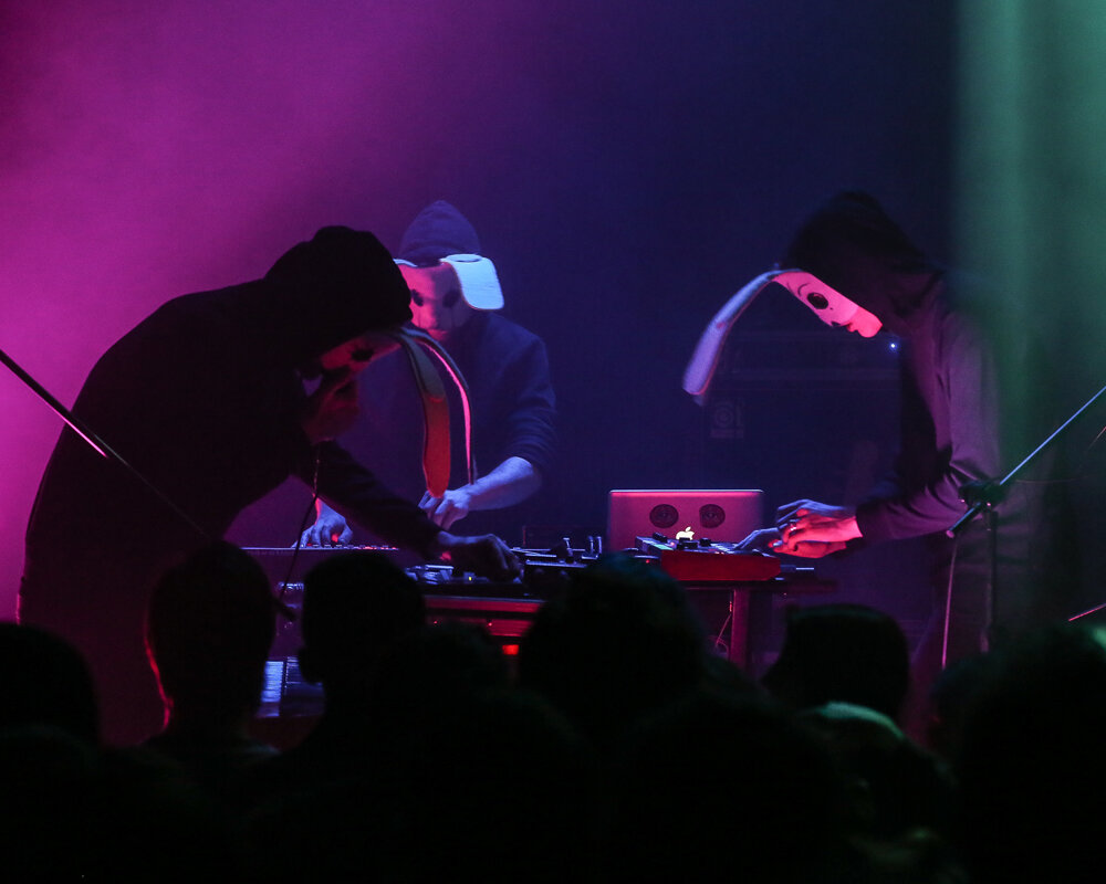 Sleep Party People .Live-Performance