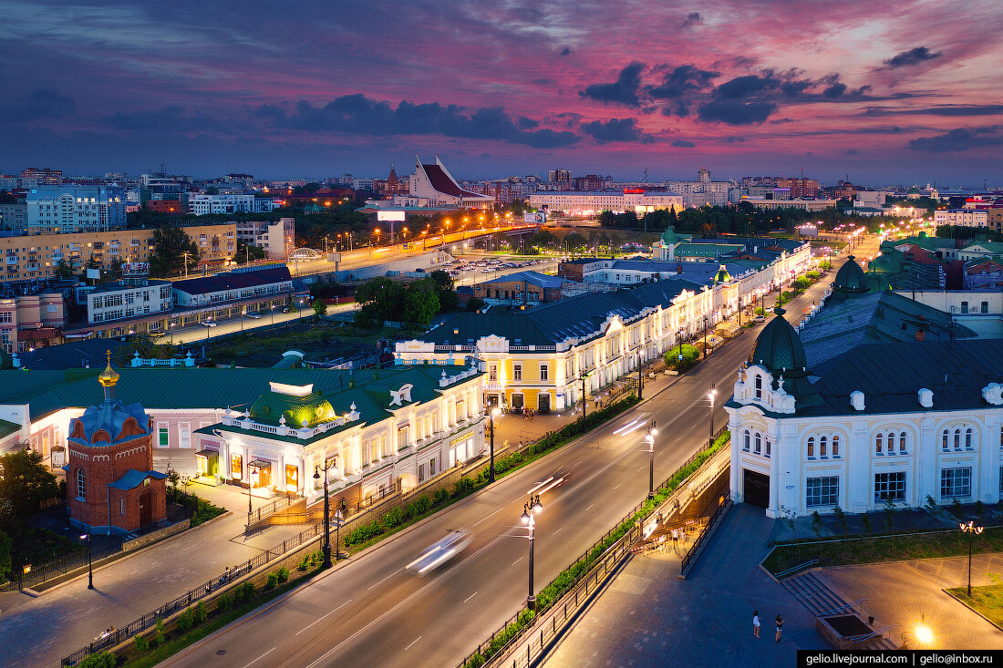 Омск располагается