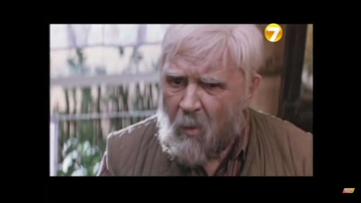  Кадр из фильма: Дед Василий, удивительный, во всех ситуациях добрый и мудрый человек. Ни разу не повысивший голос, не отругавший, не разозлившийся. Чтобы быть таким, к сожалению, надо слишком много потерять.