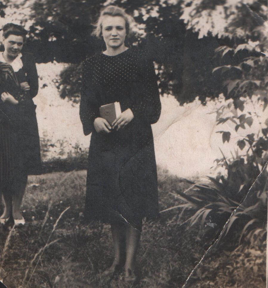 Моя мама после вручения диплома