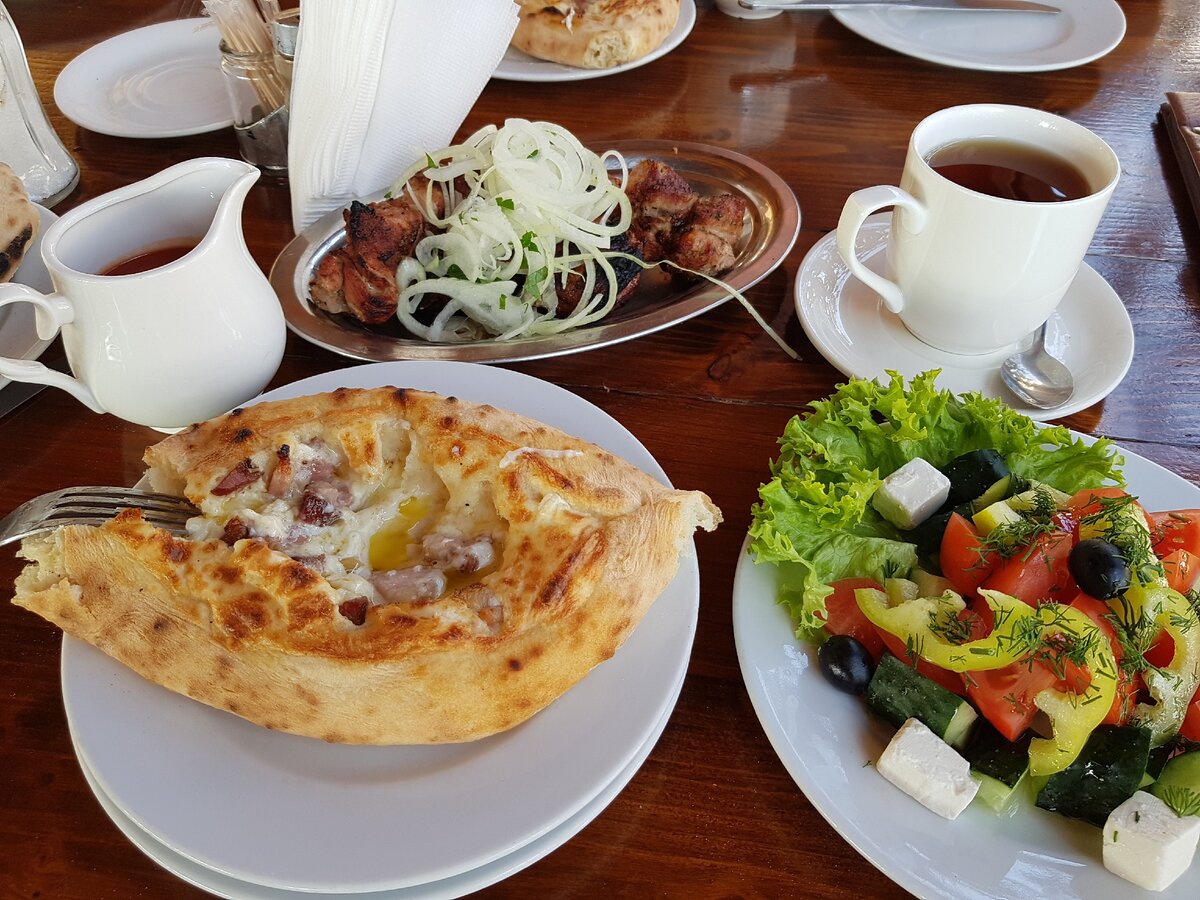 Абхазский стол с едой