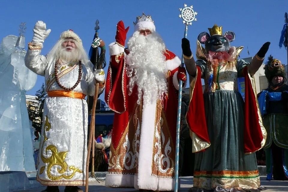 Монгольский дед мороз одет в костюм скотовода