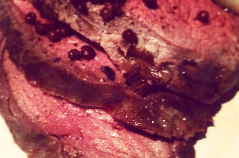 самое простое запечённое в духовке мясо – то, что многие итальянцы любят на рождественский обед (фото – Piano Piano)