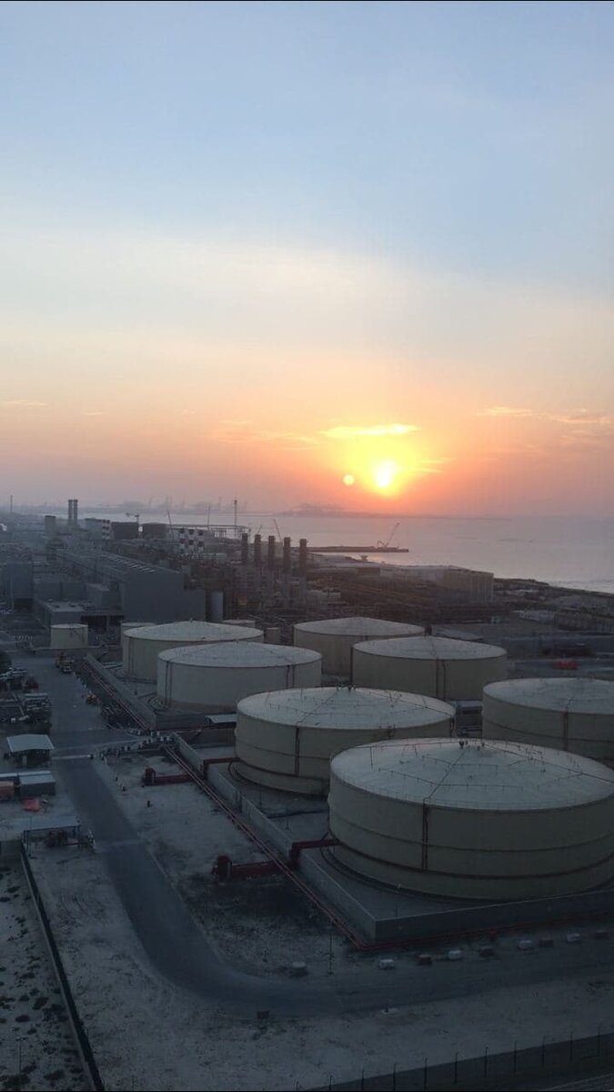 Что заметили вы первым: красивый закат или же стройку? Нужно уметь замечать и видеть такие прекрасные моменты)))