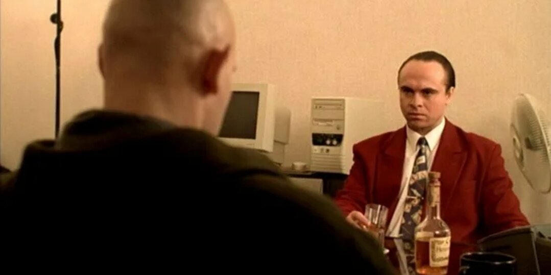 Круглый (Сергей Мурзин) и Татарин (Виктор Сухорков). Кадр из фильма "Брат"/кинокомпания СТВ