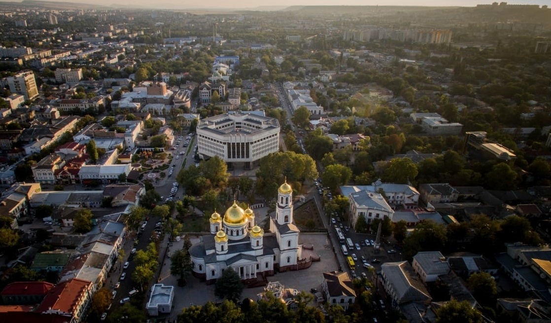 Фото из источника картинки. Это наша столица Крыма с птичьего полета.