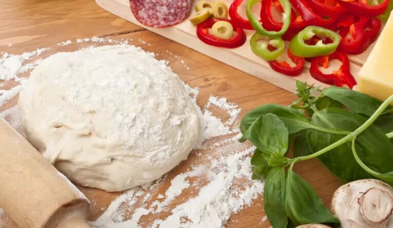 «Вкуснее, чем в пиццерии»: готовим тесто в домашних условиях
