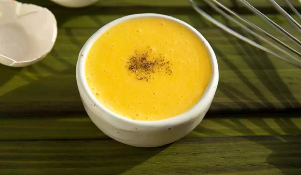 соус голандез. яично масляные соусы. голландец соус голландез. соус голландез приготовление. соус голландез.